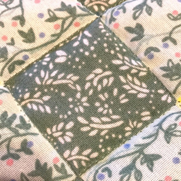 Handcrafted Round Table Cloth - Picture 8 of 9